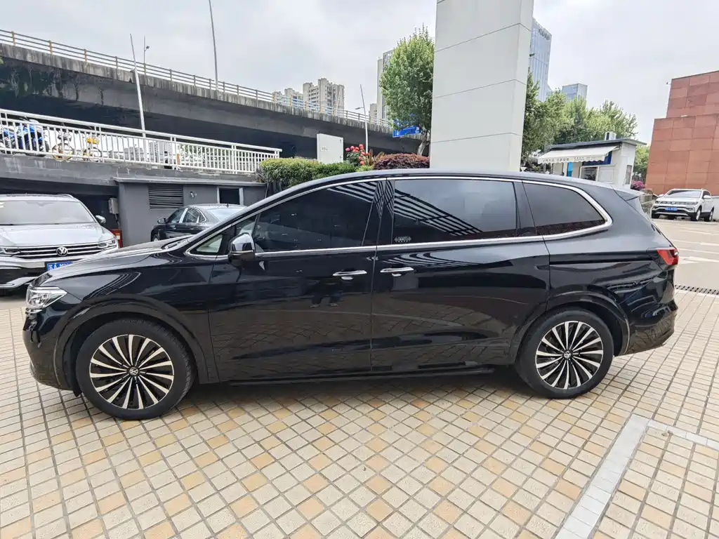 VOLKSWAGEN VILORAN 2024