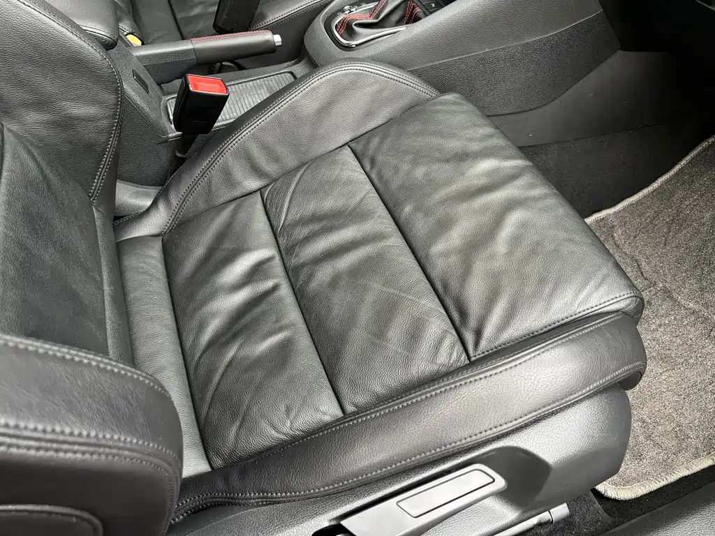 VOLKSWAGEN GOLF 2010