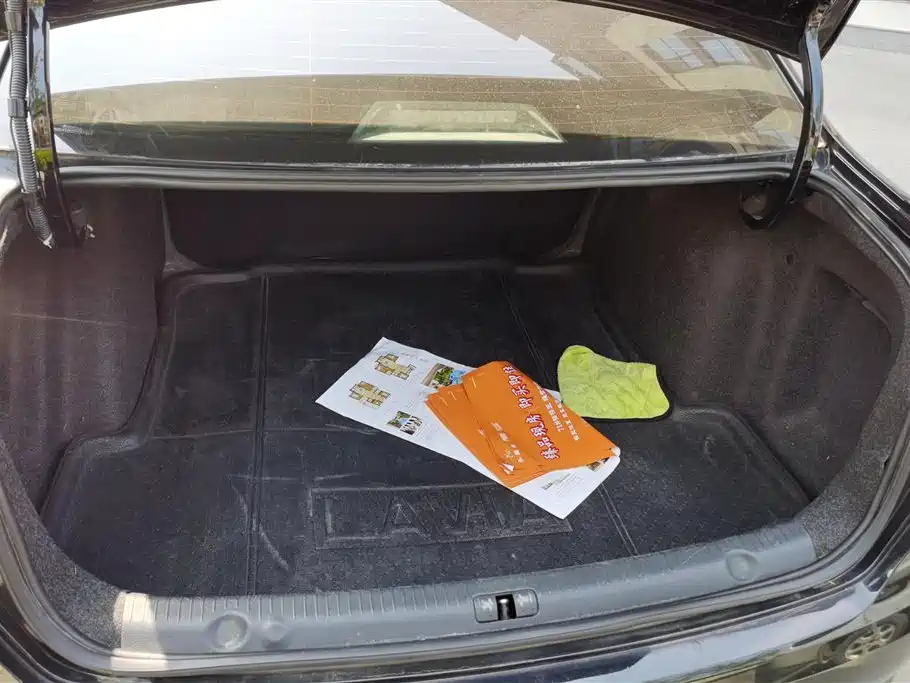 VOLKSWAGEN LAVIDA 2014