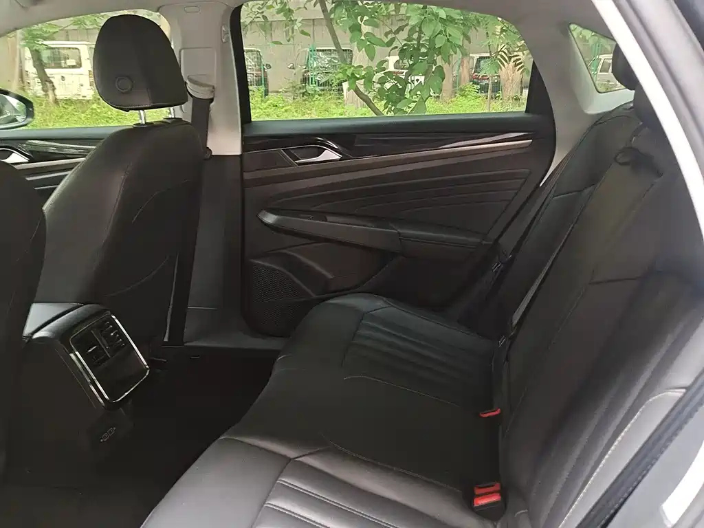 VOLKSWAGEN PASSAT 2020