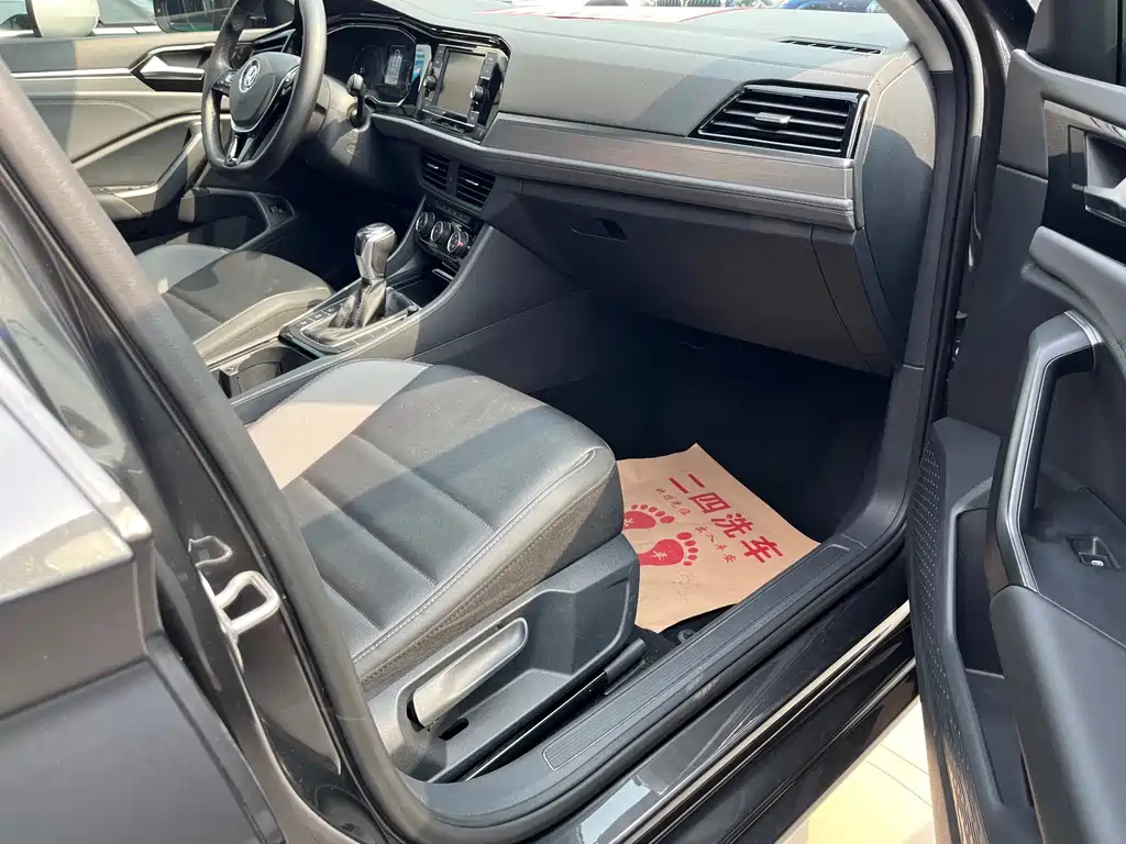 VOLKSWAGEN SAGITAR 2020