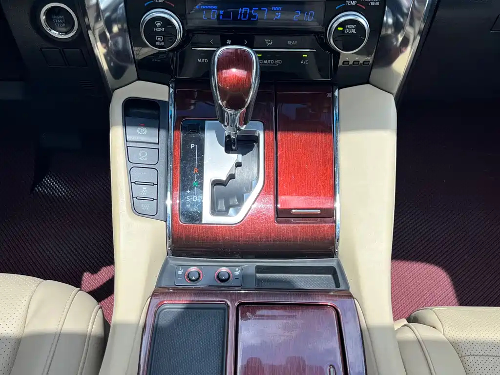 TOYOTA ALPHARD 2015