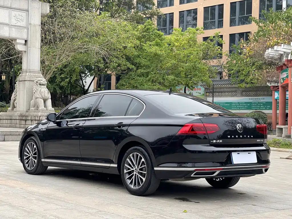 VOLKSWAGEN MAGOTAN 2021