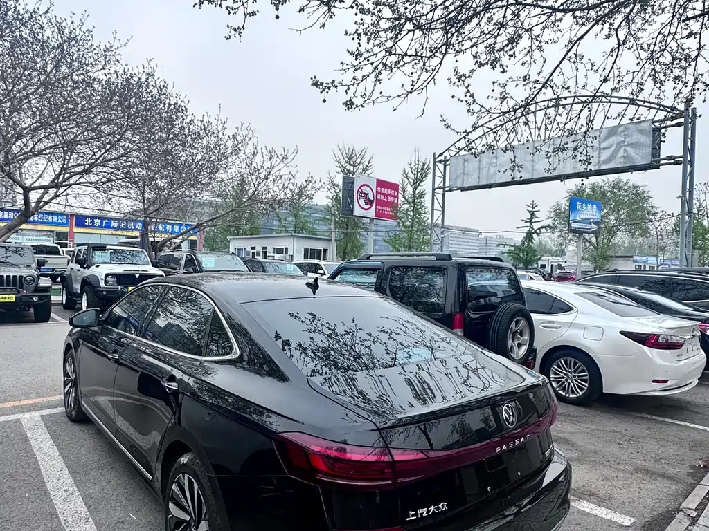 VOLKSWAGEN PASSAT 2023
