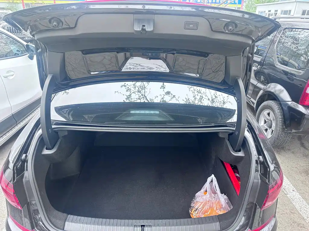 VOLKSWAGEN PASSAT 2023