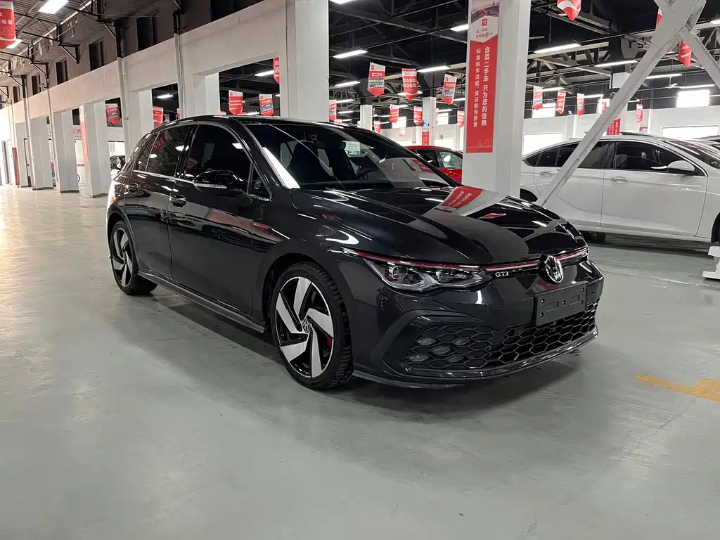 VOLKSWAGEN GOLF 2023
