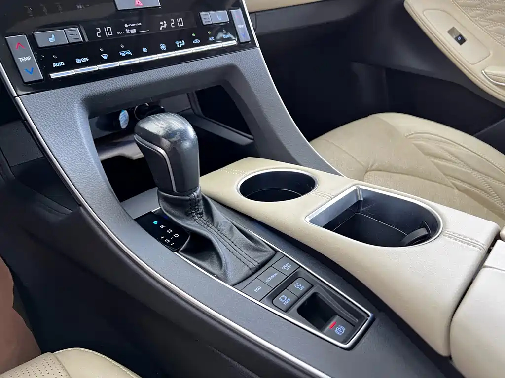 TOYOTA AVALON 2020