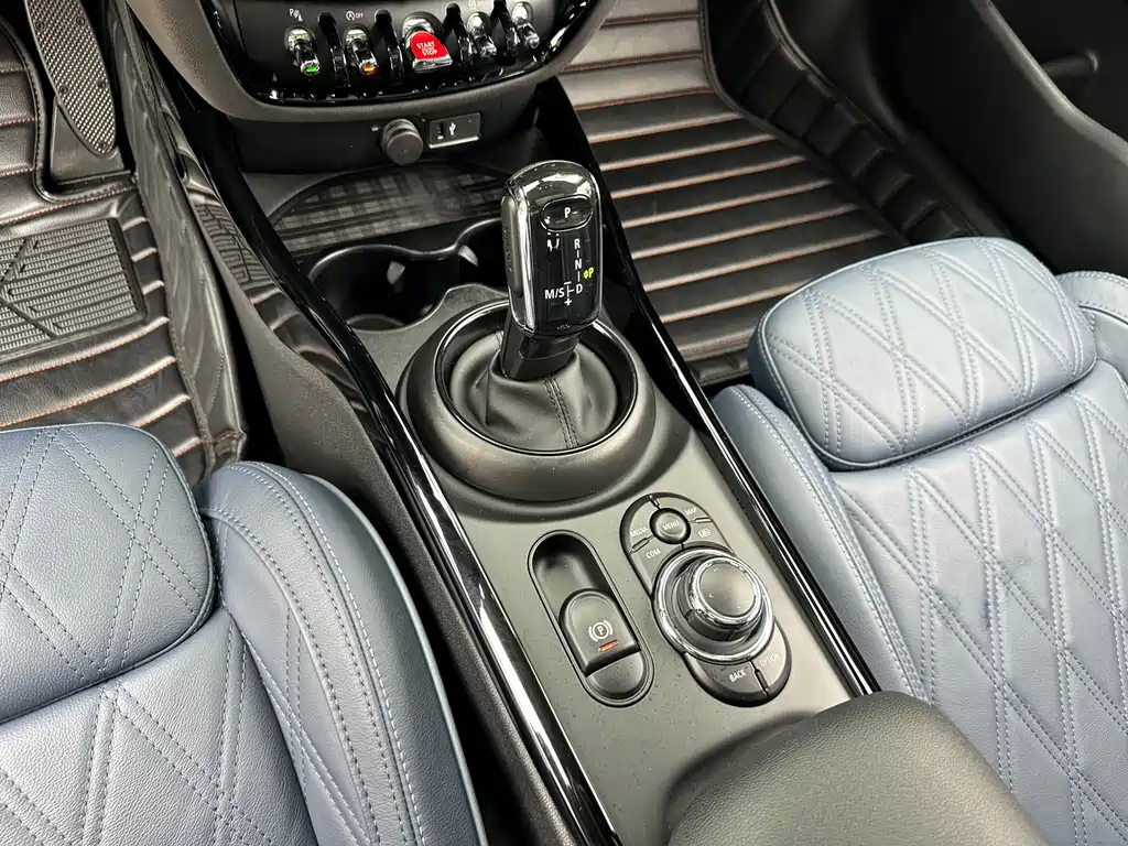 MINI CLUBMAN 2022