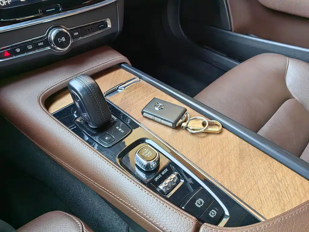 VOLVO S90 2021