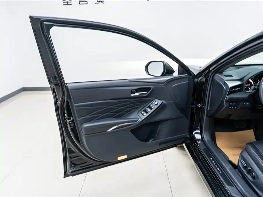 TOYOTA AVALON 2022