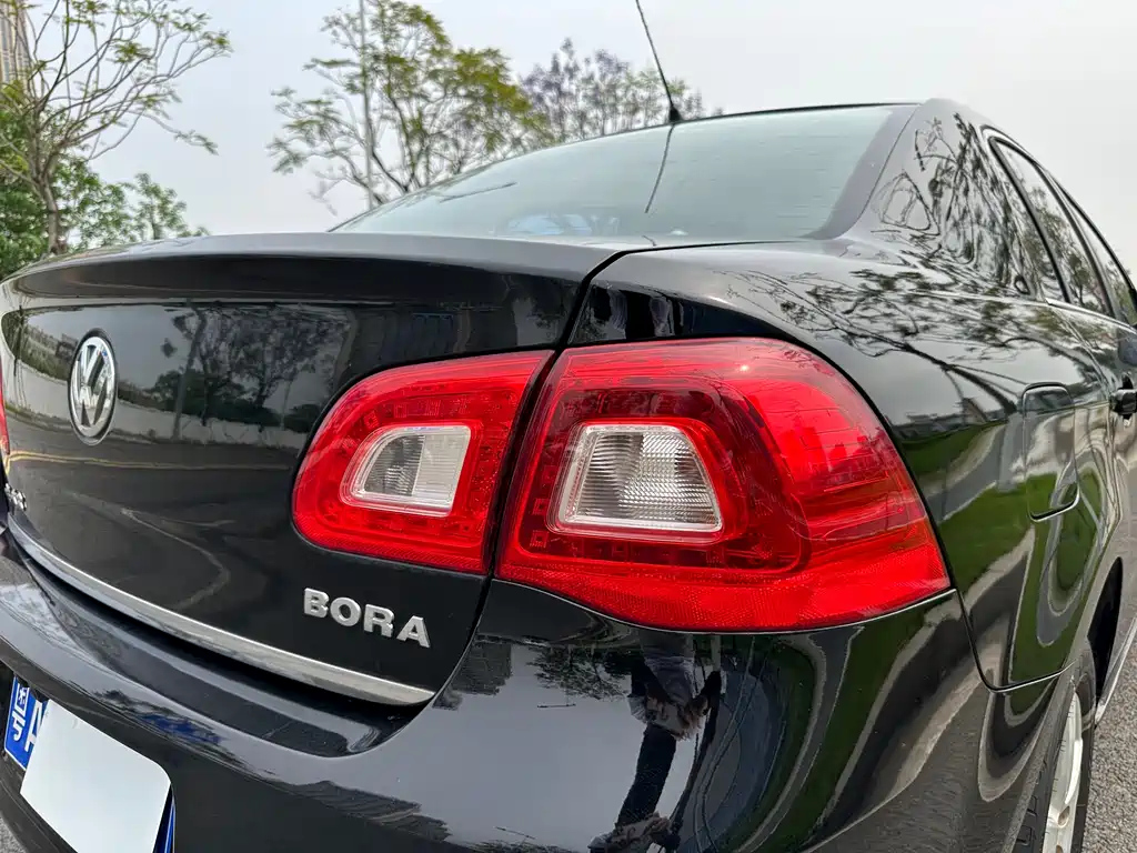 VOLKSWAGEN BORA 2010