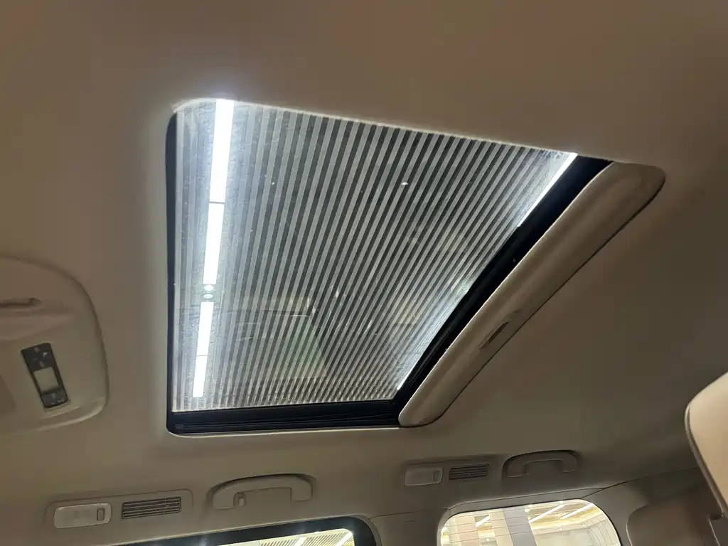 NISSAN QUEST 2017