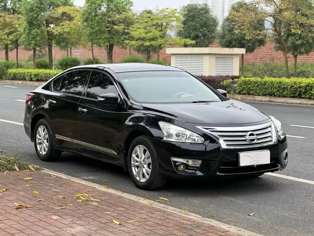NISSAN TEANA 2015