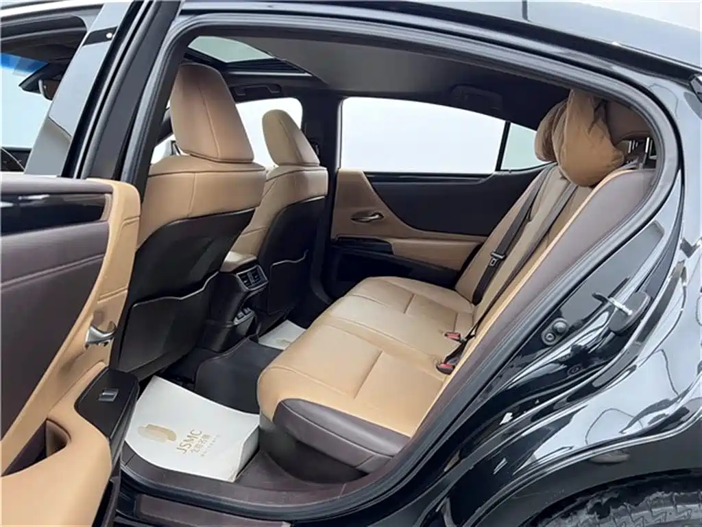 LEXUS ES 2021