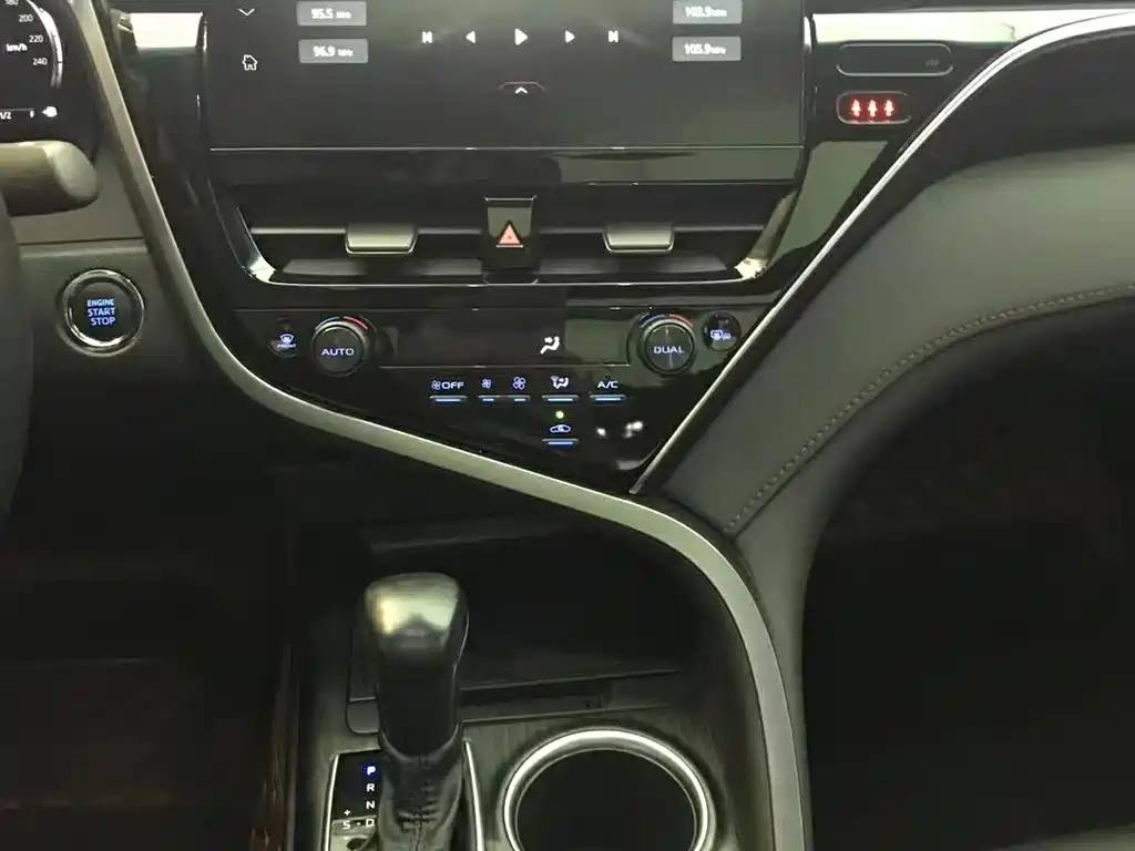 TOYOTA CAMRY 2021