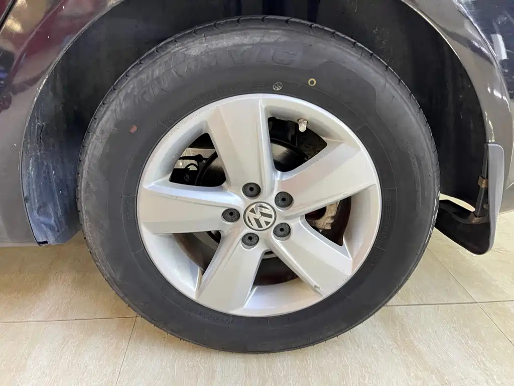 VOLKSWAGEN LAVIDA 2011
