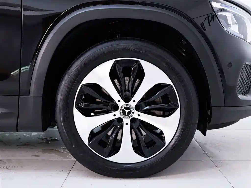 MERCEDES BENZ GLB 2023