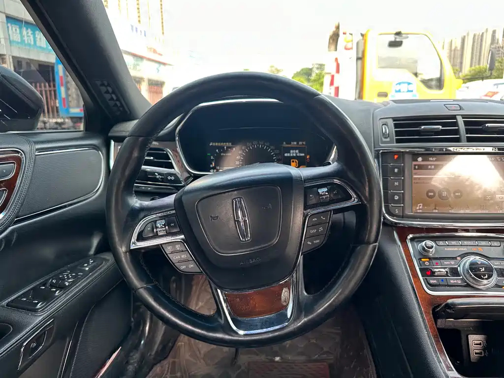 LINCOLN CONTINENTAL 2018