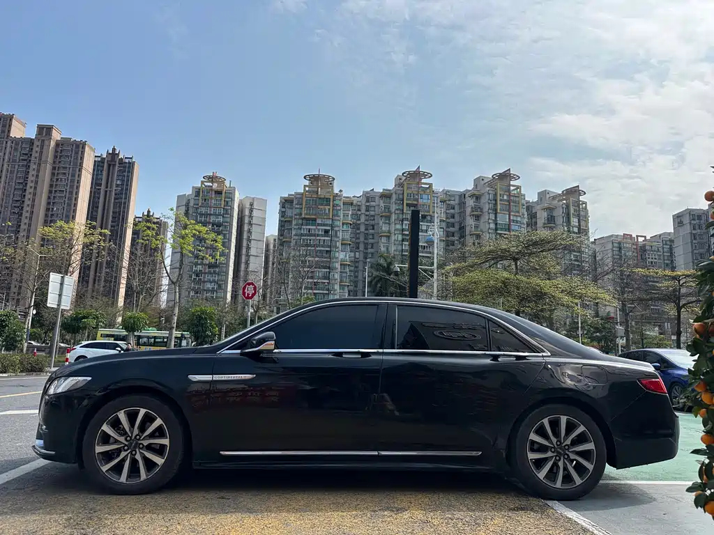 LINCOLN CONTINENTAL 2018