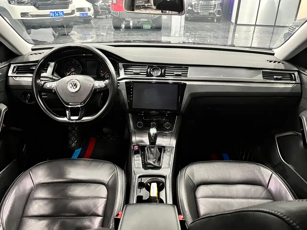 VOLKSWAGEN PASSAT 2018