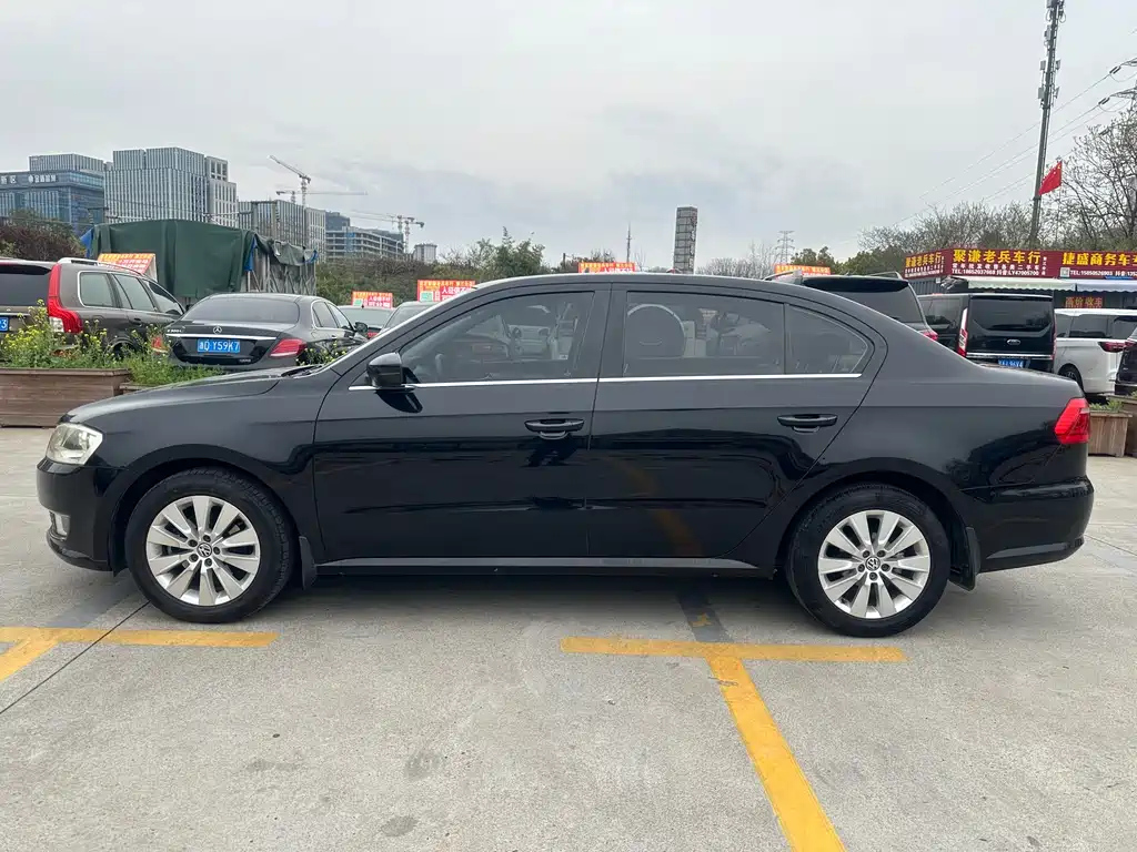 VOLKSWAGEN LAVIDA 2013