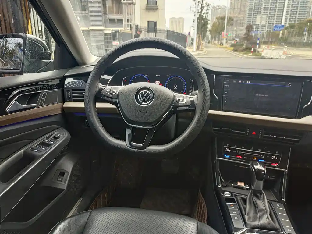 VOLKSWAGEN PASSAT 2021