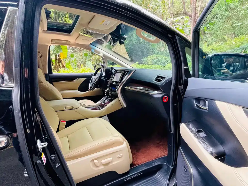 TOYOTA ALPHARD 2017