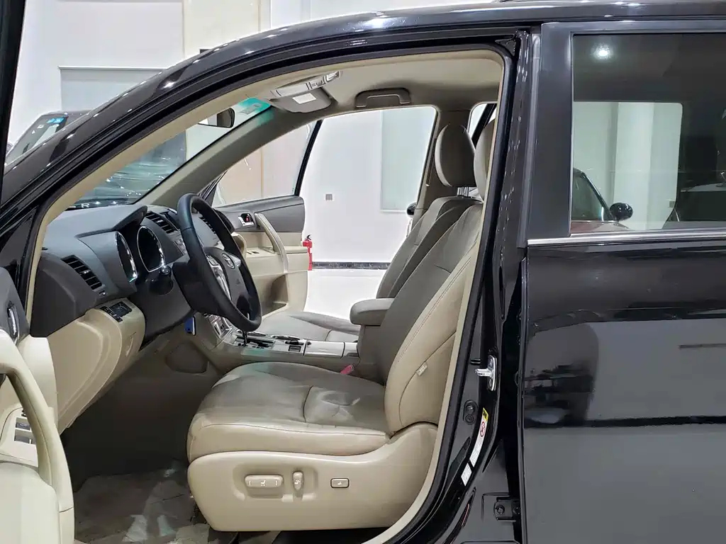 TOYOTA HIGHLANDER 2012