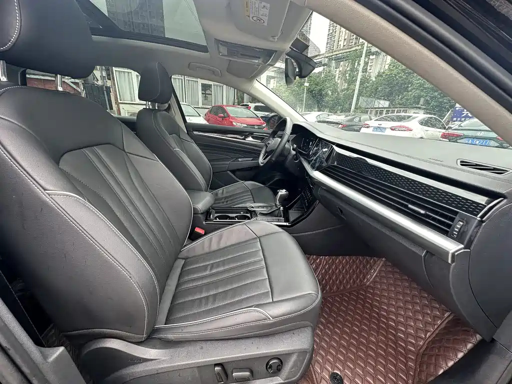 VOLKSWAGEN PASSAT 2023