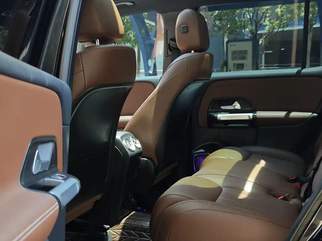 MERCEDES BENZ GLB 2023