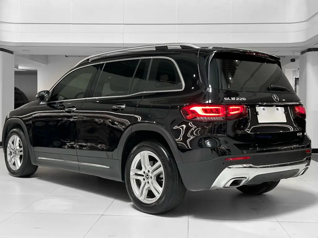 MERCEDES BENZ GLB 2023
