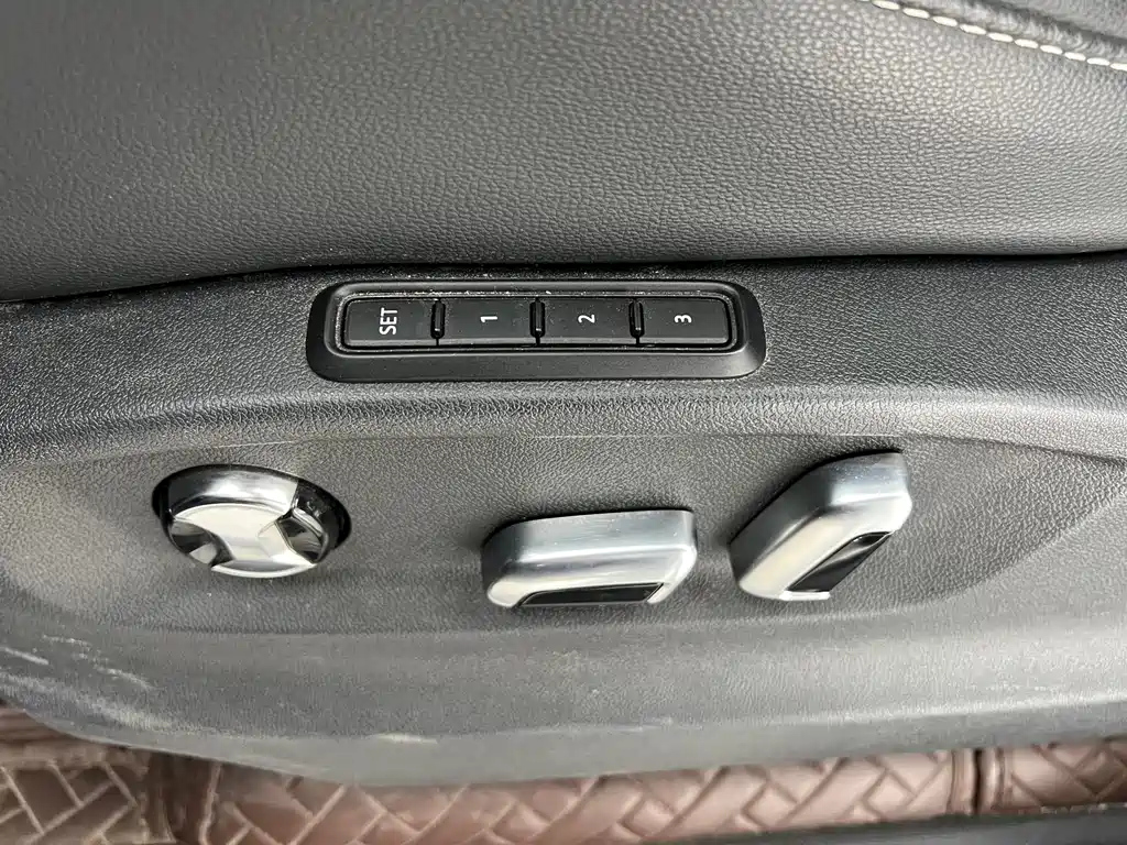 VOLKSWAGEN TOURAN 2022