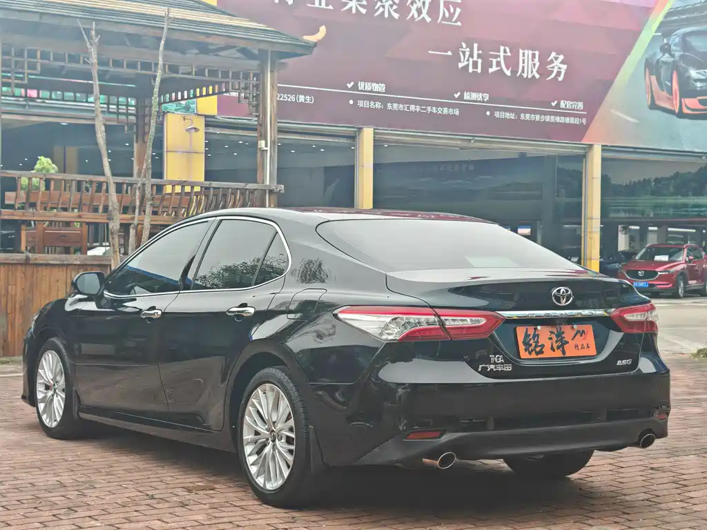TOYOTA CAMRY 2019