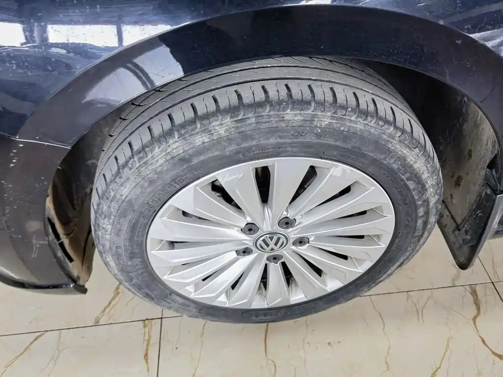 VOLKSWAGEN LAVIDA 2020