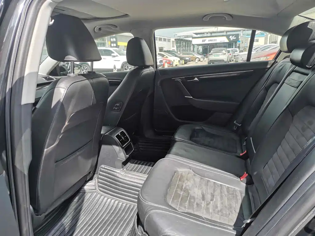 VOLKSWAGEN MAGOTAN 2015