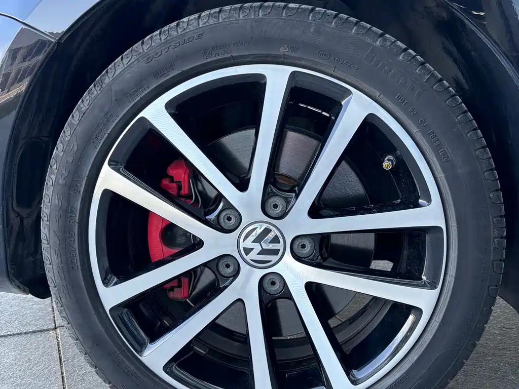 VOLKSWAGEN SAGITAR 2013