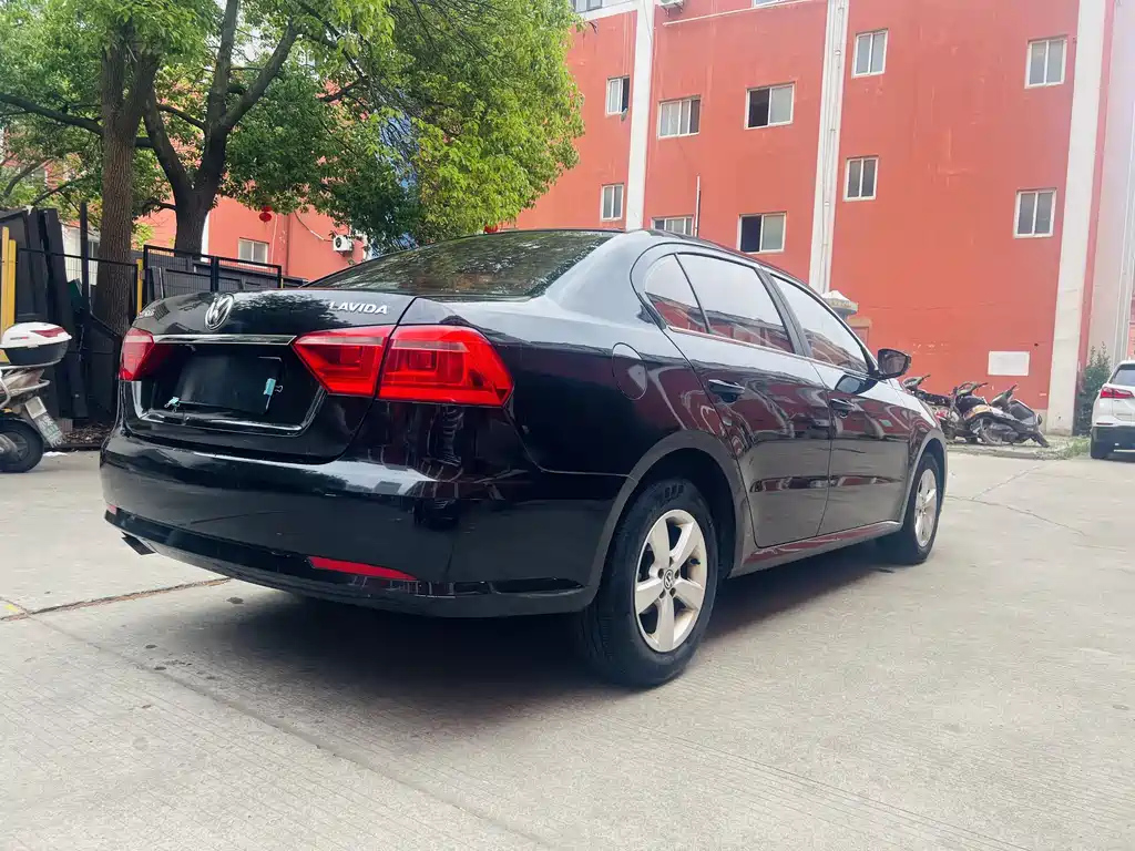 VOLKSWAGEN LAVIDA 2016
