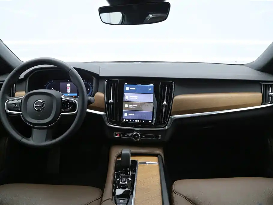 VOLVO S90 2024