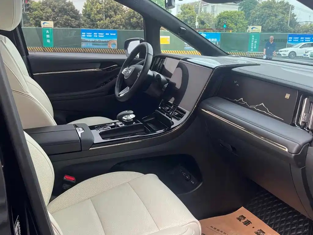 TRUMPCHI M8 2023