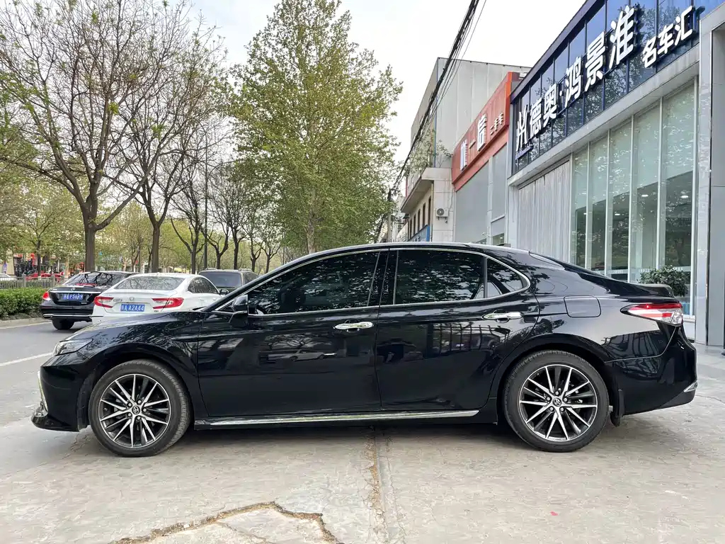 TOYOTA CAMRY 2023