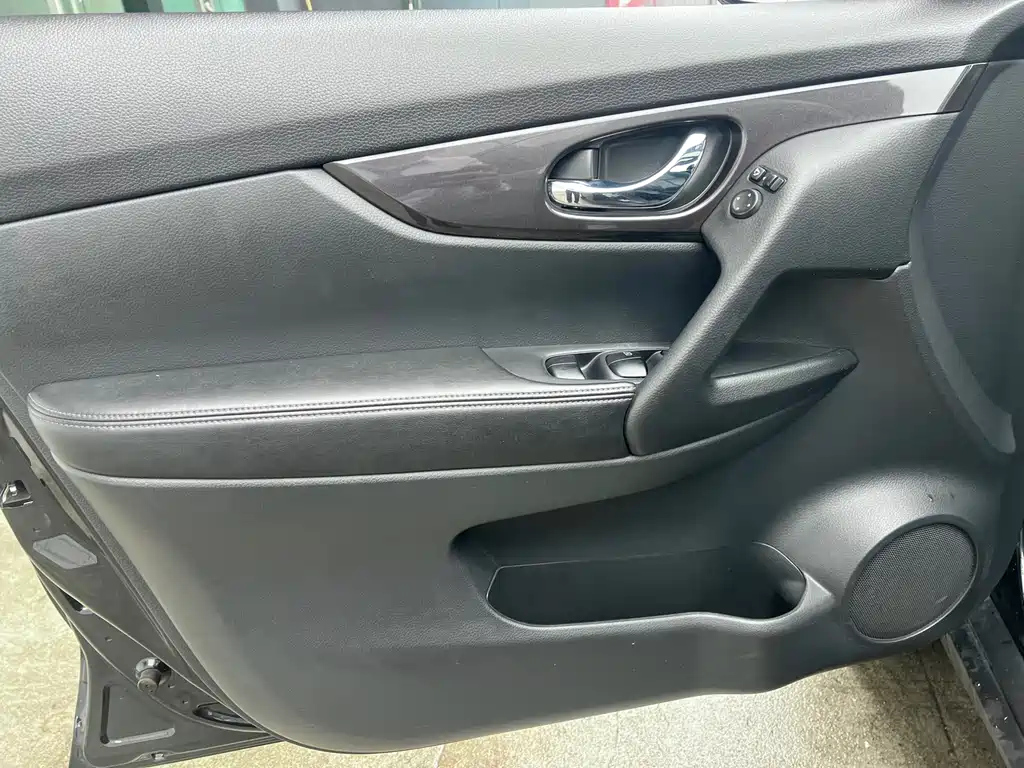 NISSAN X-TRAIL 2018