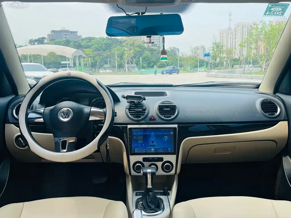 VOLKSWAGEN LAVIDA 2013