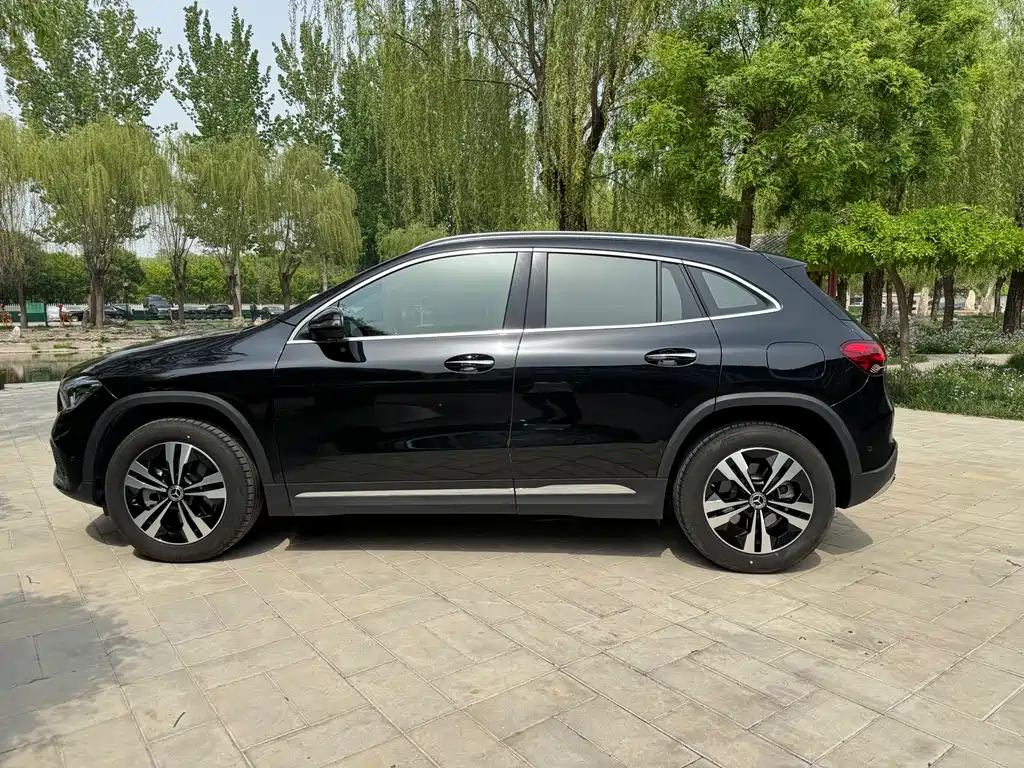 MERCEDES BENZ GLA 2023