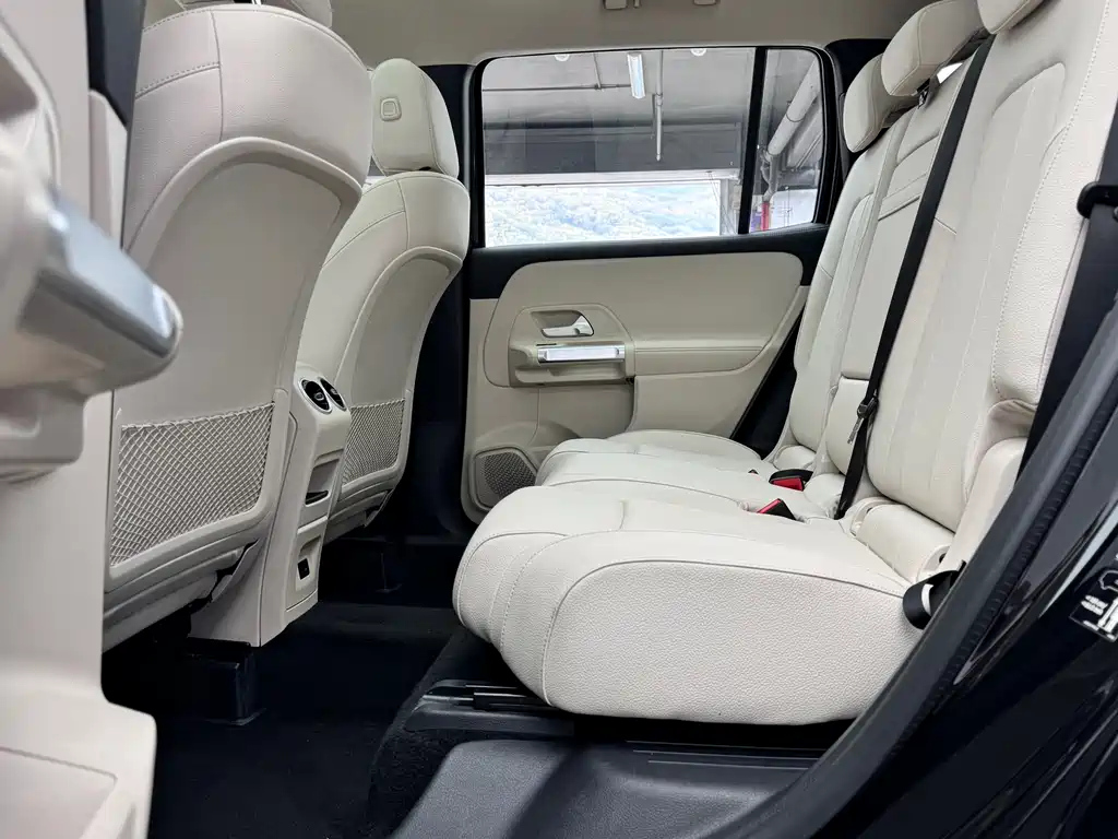 MERCEDES BENZ GLB 2023