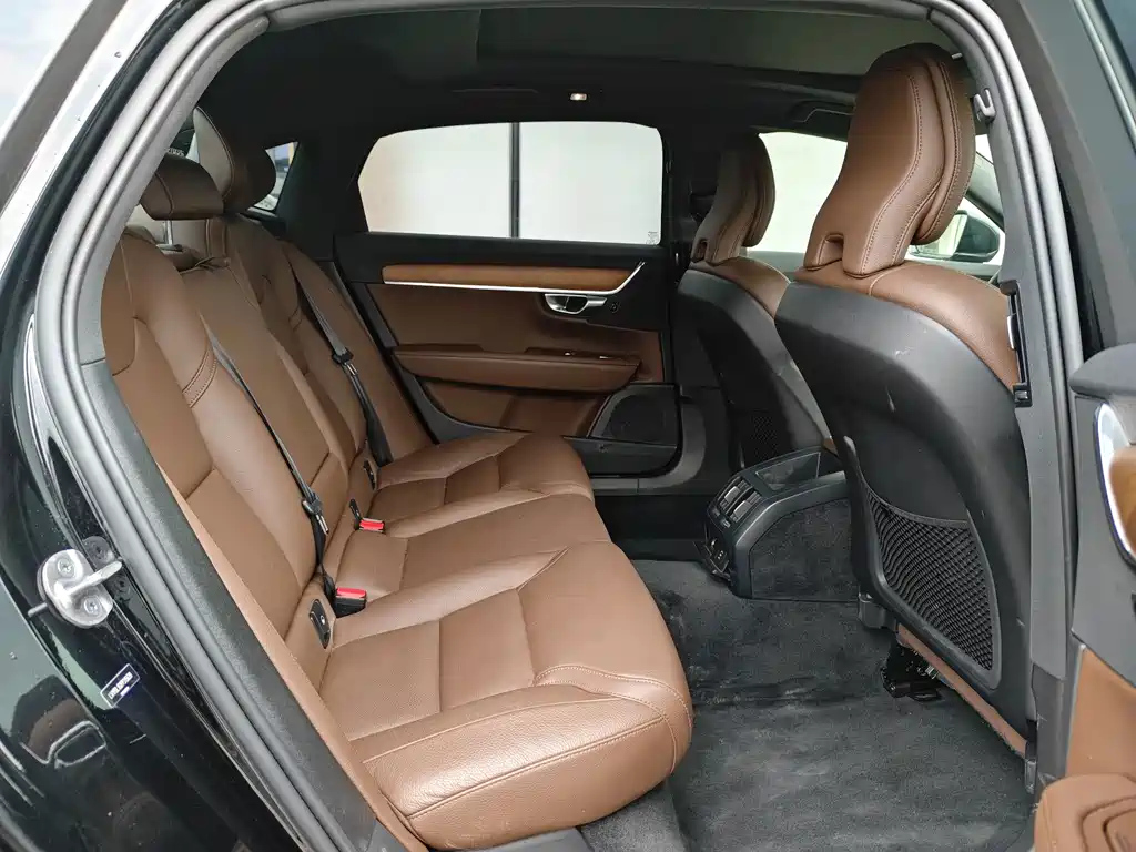 VOLVO S90 2023
