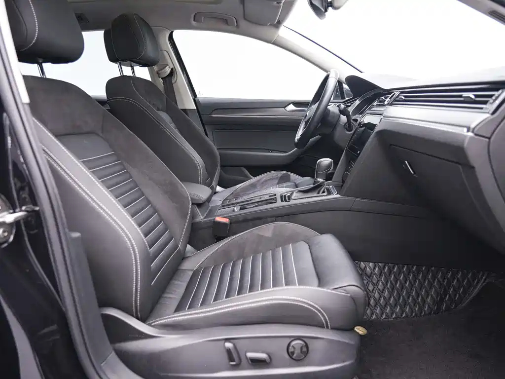 VOLKSWAGEN MAGOTAN 2022