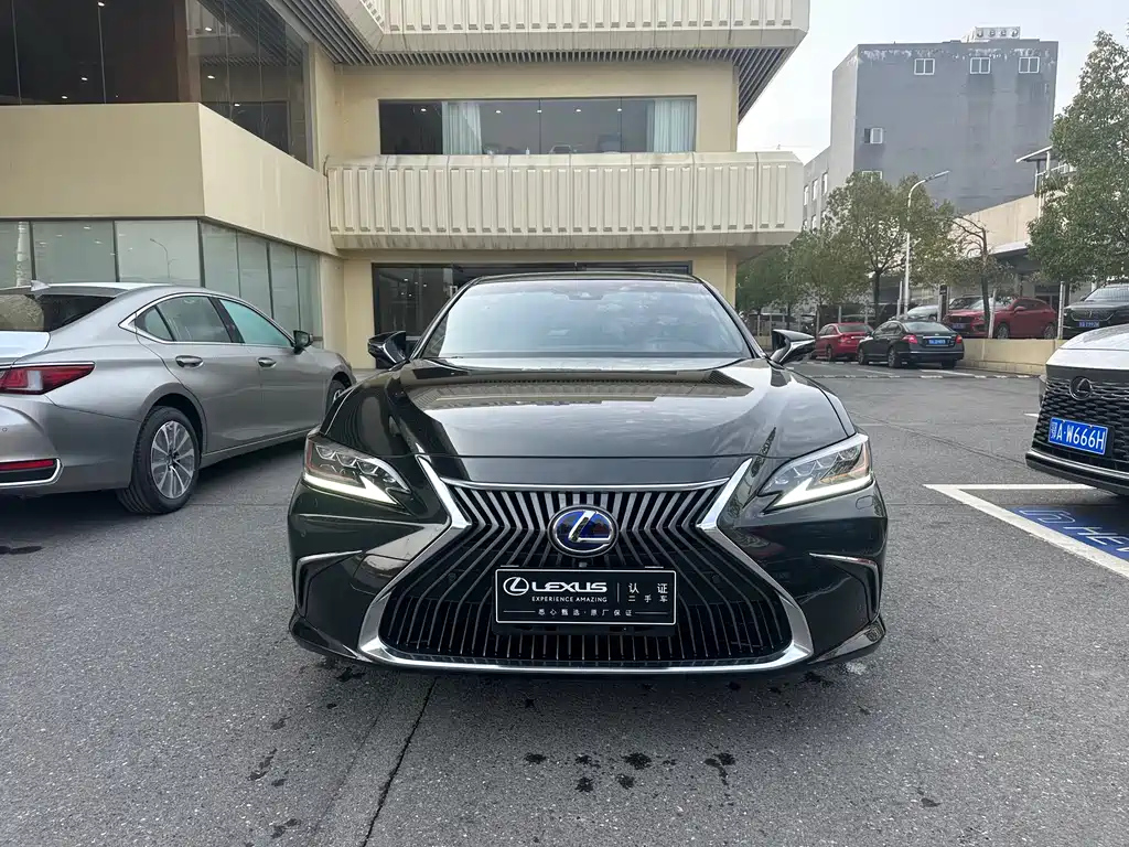LEXUS ES 2020