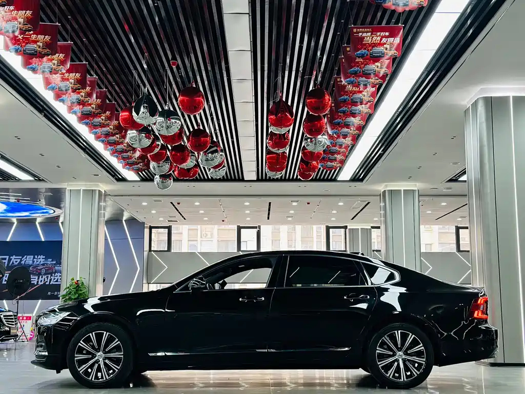 VOLVO S90 2021