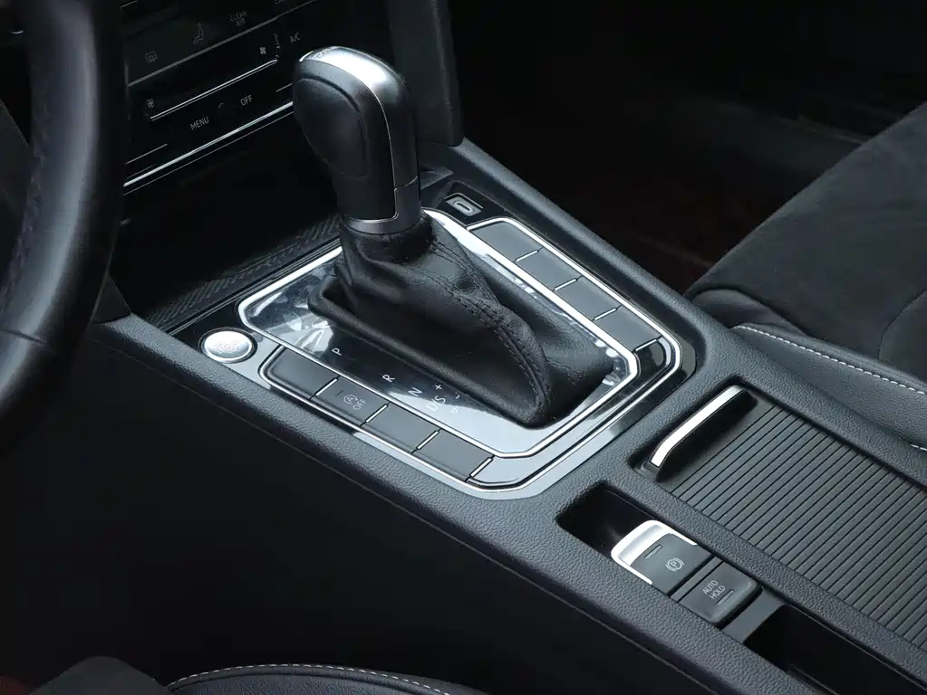 VOLKSWAGEN MAGOTAN 2020