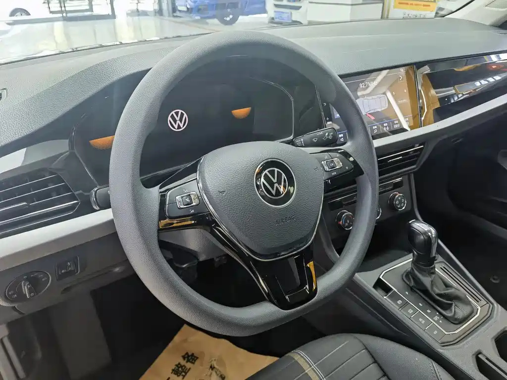 VOLKSWAGEN LAVIDA 2021